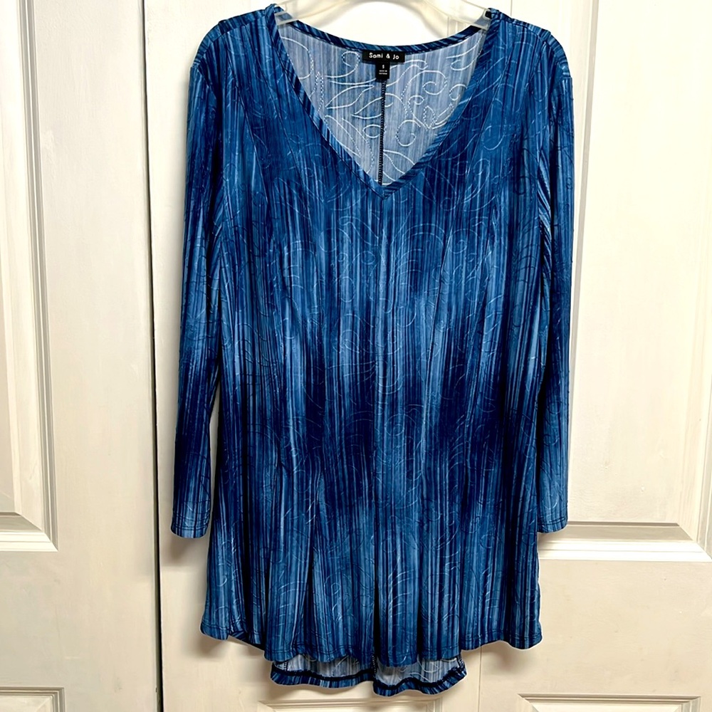 Sami & Jo Shades of Blue with Texture Floral Print Mid Sleeve Top Size S
